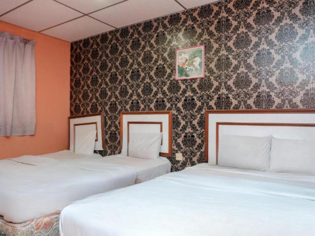 Hotel Tiara Chukai Kültér fotó