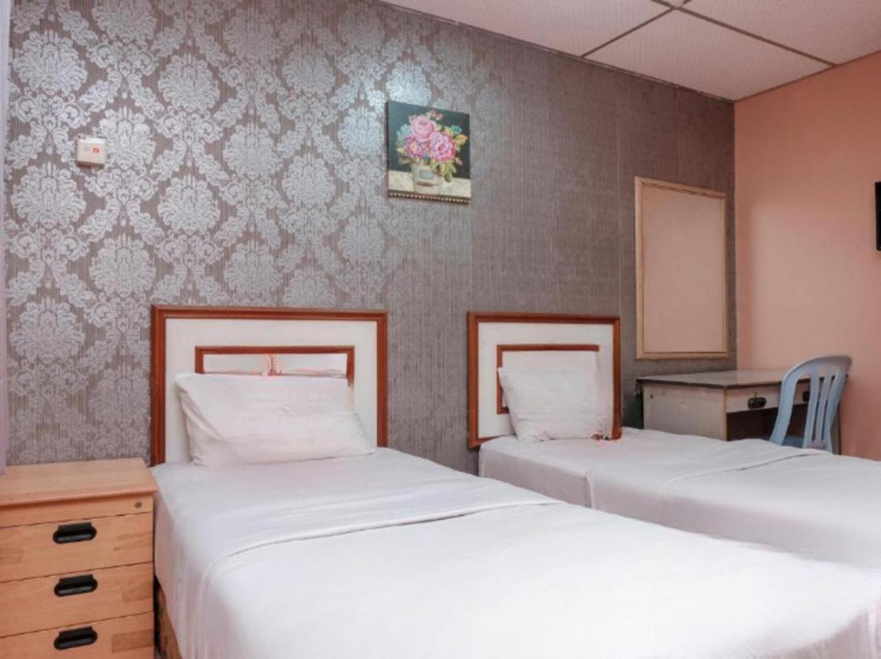 Hotel Tiara Chukai Kültér fotó