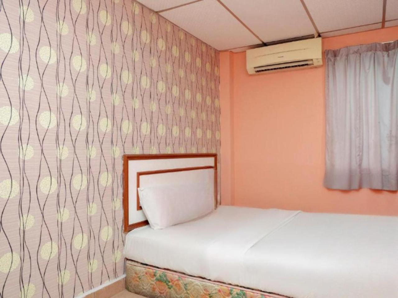 Hotel Tiara Chukai Kültér fotó