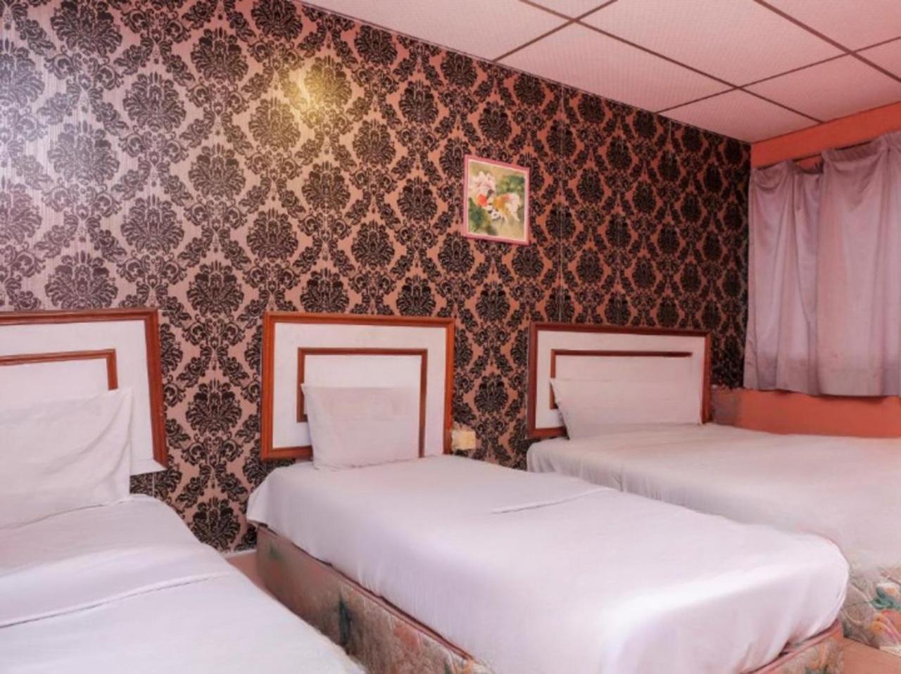 Hotel Tiara Chukai Kültér fotó