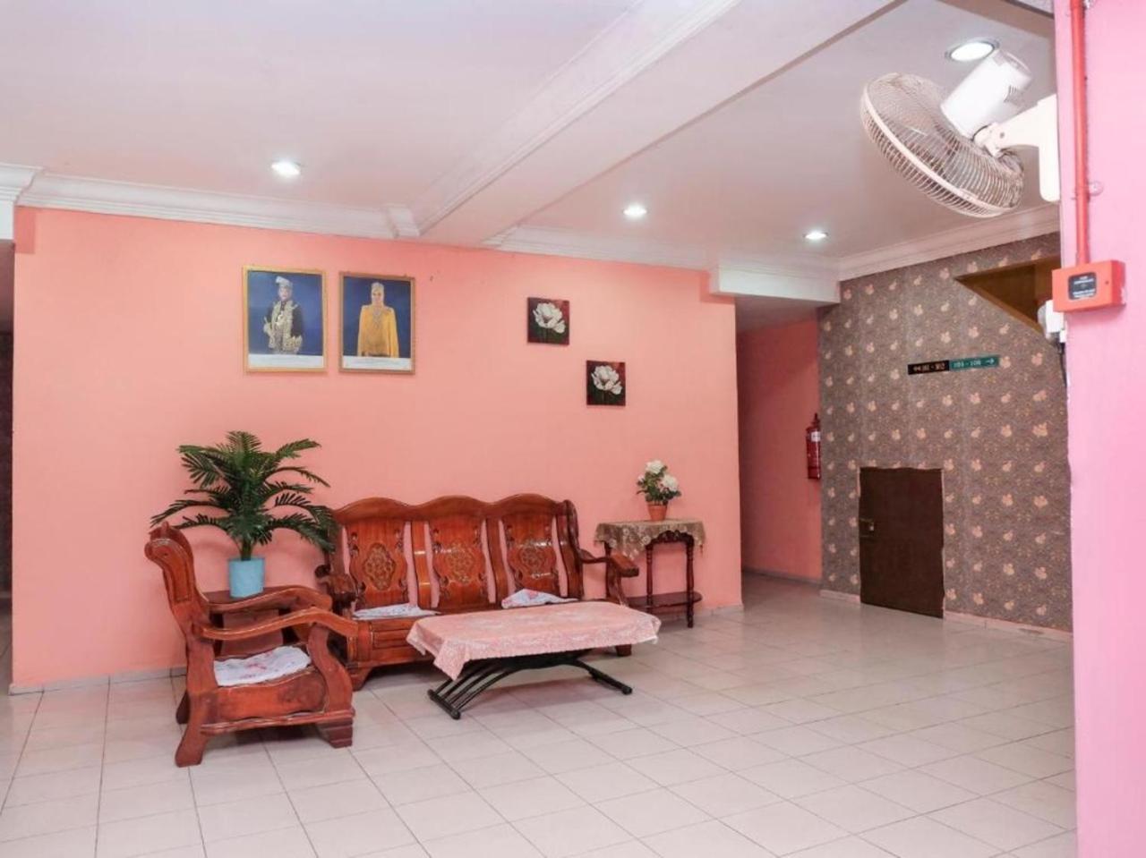 Hotel Tiara Chukai Kültér fotó