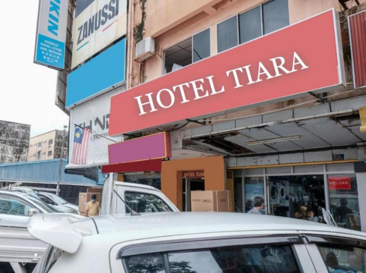 Hotel Tiara Chukai Kültér fotó