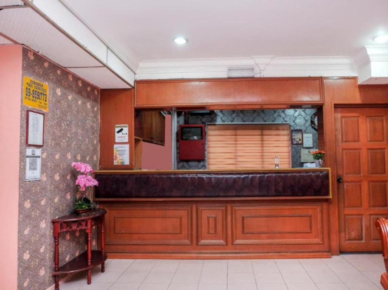 Hotel Tiara Chukai Kültér fotó