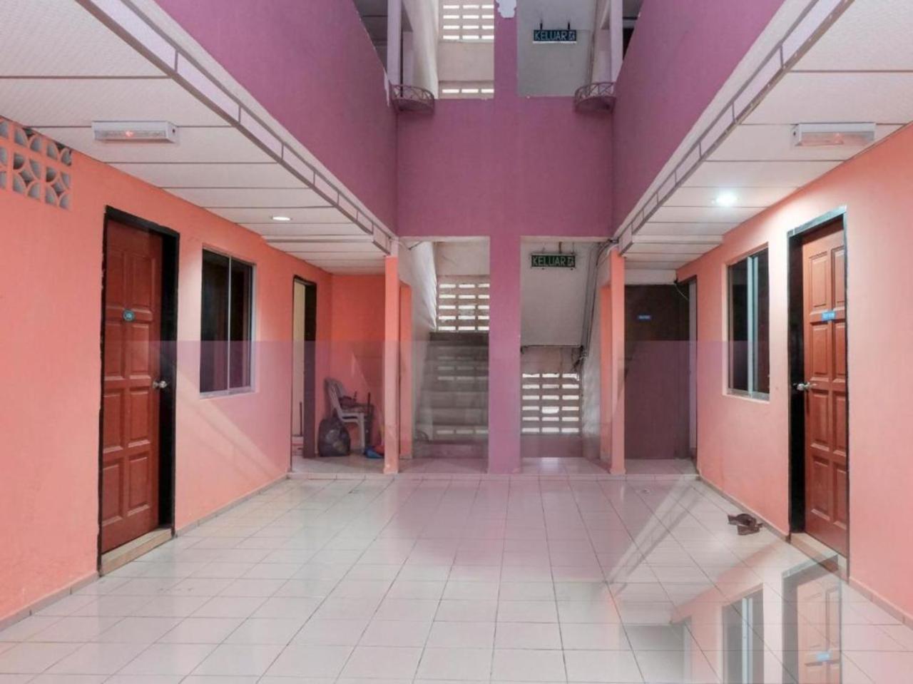 Hotel Tiara Chukai Kültér fotó