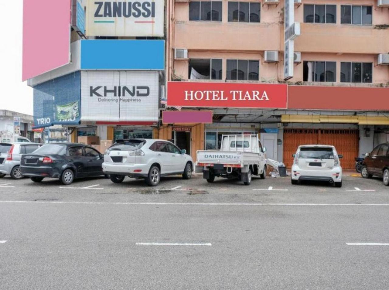 Hotel Tiara Chukai Kültér fotó