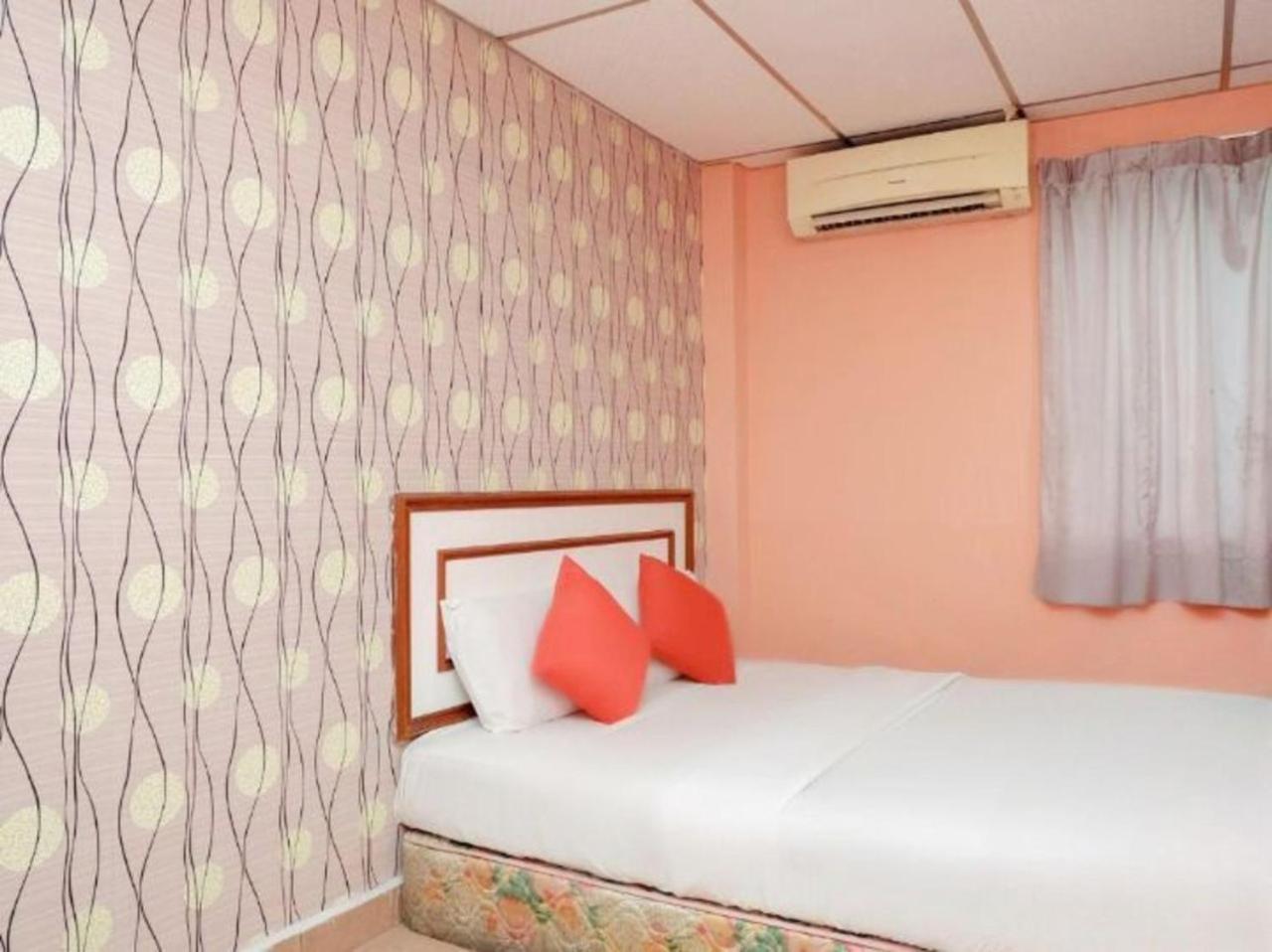 Hotel Tiara Chukai Kültér fotó